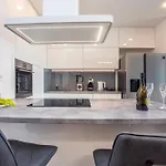 Seaside Haven Apartment Split