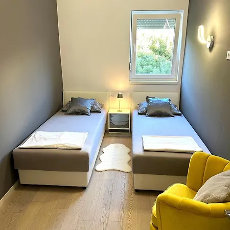 Seaside Haven Apartment Split