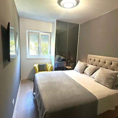 Seaside Haven Apartment Split